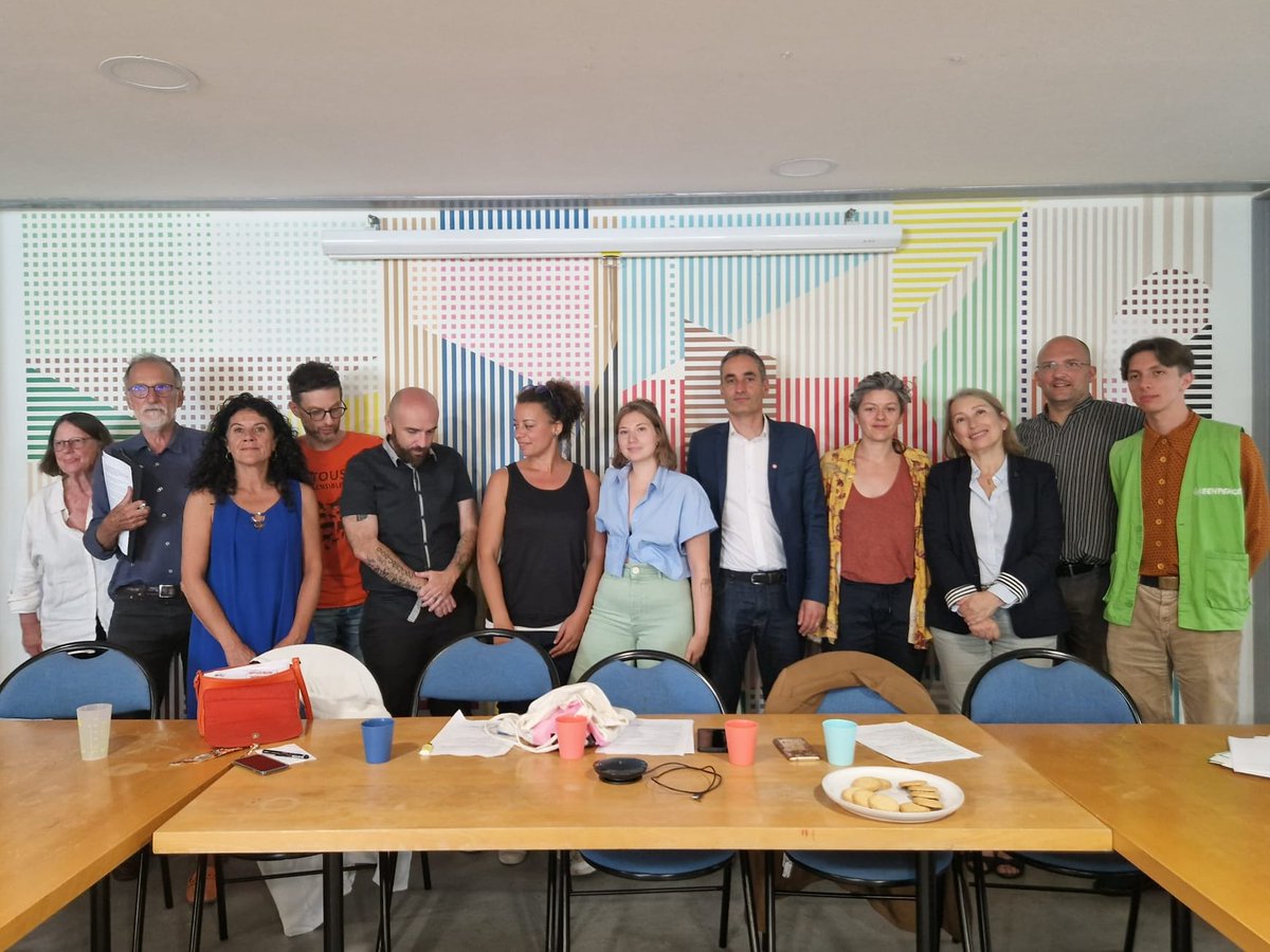 nthierry's tweet photo. Pure Salmon🐟❌
Conf de presse avec @EauxSecoursA sans qui ce projet qui industrialise le vivant serait passé sous les radars. Alors que les procès-bâillons qui tentent d'étouffer les revendications citoyennes écologistes se multiplient, je réitère mon entier soutien au collectif https://t.co/sZi57zDxDt