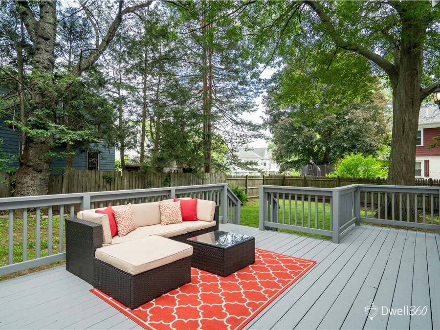 Dwell360's tweet photo. It's a beautiful weekend to visit a #Dwell360 #OpenHouse! 🌞
Sat &amp; Sun 11:00am - 1:00pm
31 Charlesbank Road, Dedham, MA

#dedhamma #riverdale #homeforsale https://t.co/UfHBDhZwhw