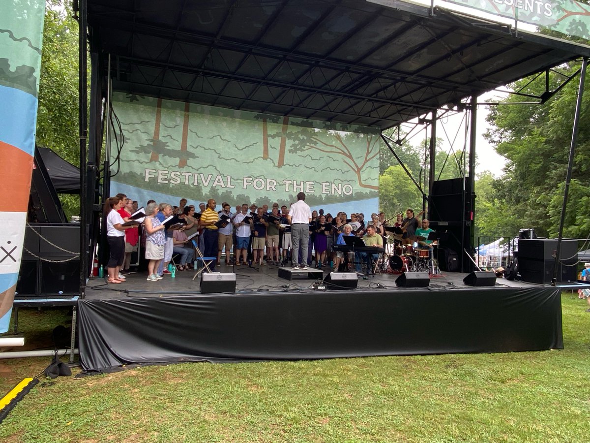 🎶 We opened Day 1 of EnoFest with the Choral Society of Durham on the Meadow Stage, setting a record for the most performers on an EnoFest stage at once!
📷: <a href="/ahimwich/">alec himwich</a>
