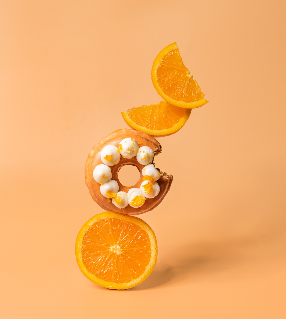 What better way to kick off a July 1st than with a juicy orange Creamsicle (Donut)! ☀️🧡🧊⁠
⁠
July flavour #2 — Baked Creamsicle 🍊⁠ A baked orange-infused vanilla cake donut, topped with blood orange glaze, vanilla-bean buttercream and freeze-dried mandarin crumble (V/GF)!⁠