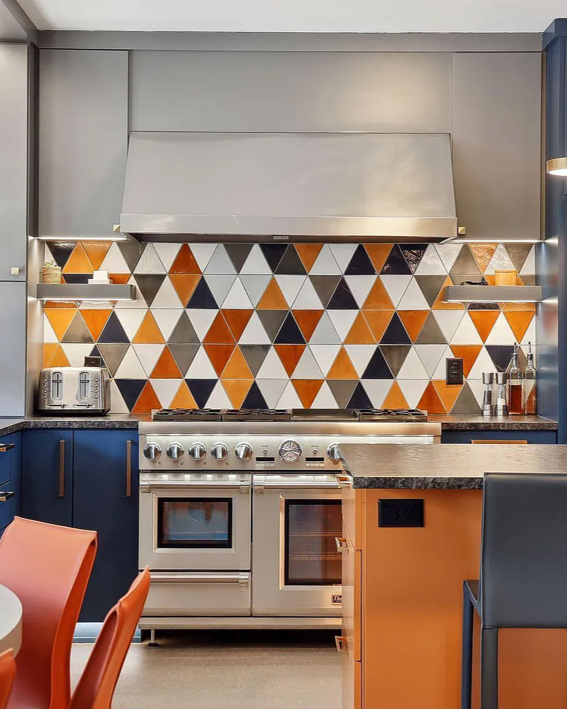 In the mood for a geometric staple to spice up your space? Look no further, our meticulously crafted triangles will elevate any room. 
Foxwell Blend
@SeanMooreDesigns 
@KimaTaylorPhoto

#MercuryMosaics #FemaleFounded #handmade #CommercialDesign #Kitcheninspiration #RetroAesthetic