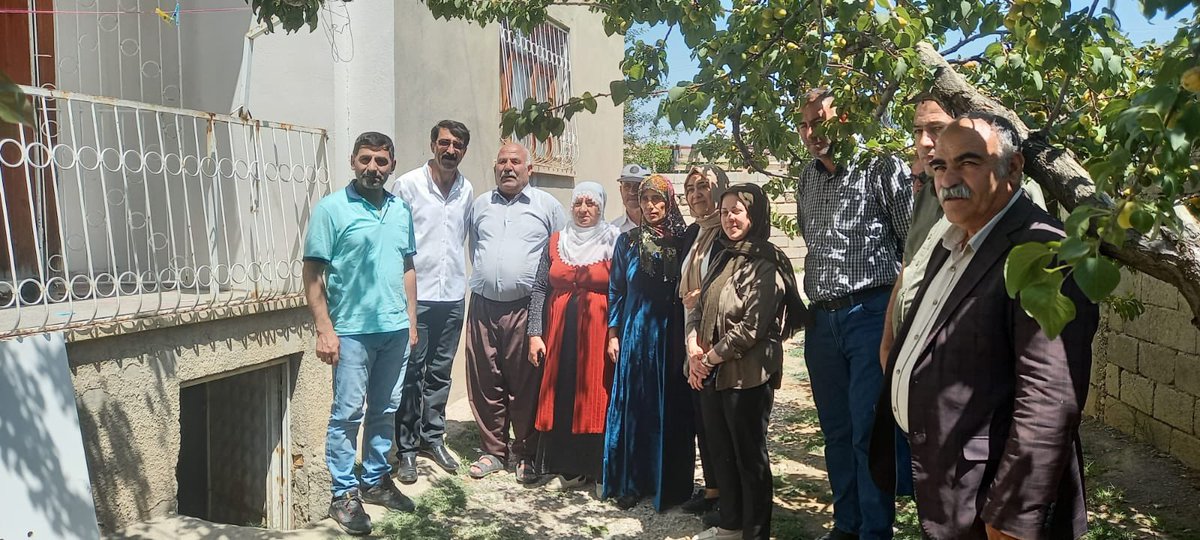 Bugün İlçe Eşbaşkanlarımız, DBP İl Eş Başkanı,Hdp DBP YSP il ilçe yöneticilerimiz #Milletvekillerimiz, Mahalle komisyonumuzlarımız, Bld meclis Üyelerimizle beraber A.Gazi,Altıntepe ve Şemsibey Mahallerimizde halkımızla bir araya gelerek bayramlarını kutladık.
@WanHDP 
<a href="/dbp_wan/">DBP WAN</a>