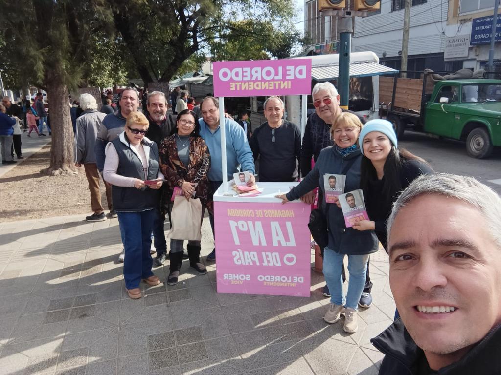 Sábado militante llevando el mensaje a los cordobeses. Estamos convencidos que podemos volver a hacer de #Córdoba #LaNumero1 del país. Juntos, en equipo <a href="/rodrigodeloredo/">Rodrigo de Loredo</a> <a href="/SoherElSukaria/">Soher El Sukaria</a> <a href="/juntoscambioar/">JxC Juntos por el Cambio</a>