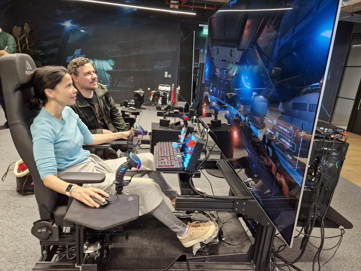 Super fun #StarCitizen experience thanks to a great teacher <a href="/bbeausej/">bbeausej</a> !