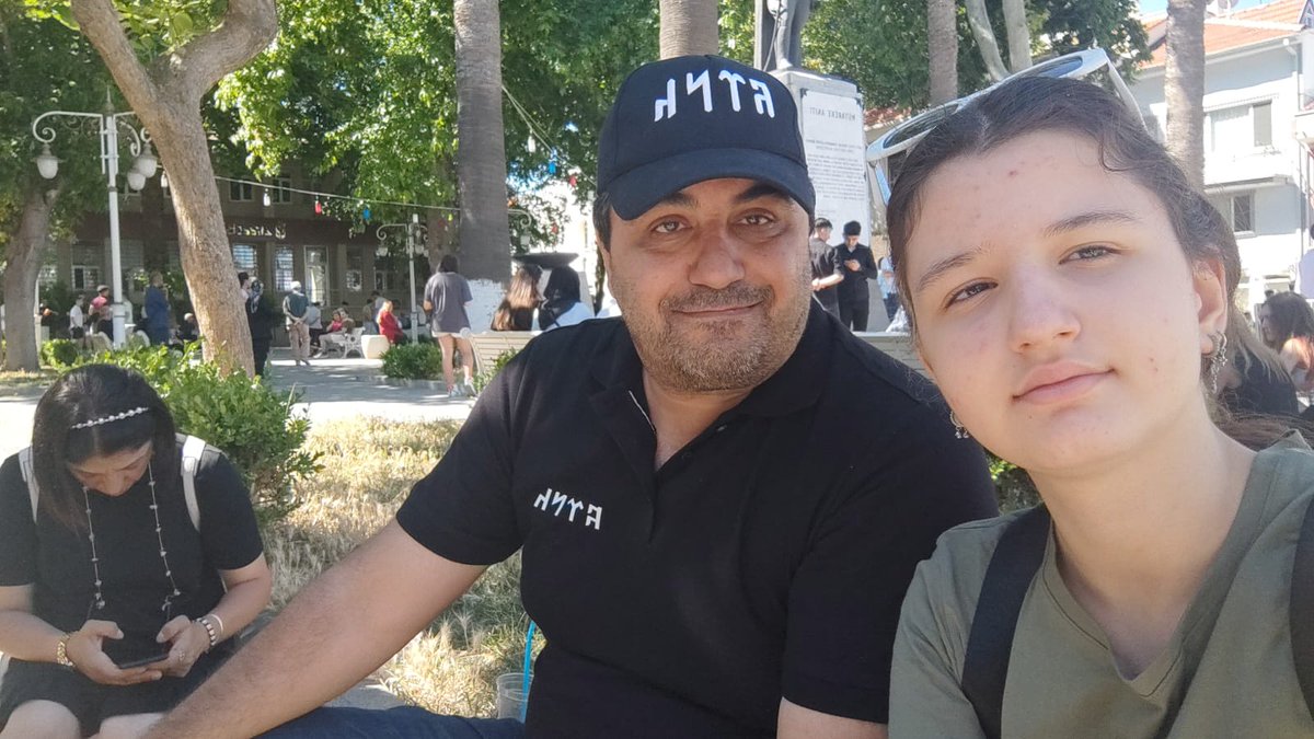 Ardaztr93234291's tweet photo. @zaferpartisi genel başkanı @umitozdag Bursa Mudanya'da mütareke meydanında emperyalistleri dize getirdiğimiz Mudanya Mütareke Evinin karşısında gerekenleri ülkeyi yönetenlere söylemiştir.... Biz de kızçemle beraber takip ettik..... Genel Başkanı uğurladık...... 🇹🇷🇹🇷🇹🇷🇹🇷🇹🇷 https://t.co/lqvFypLaNm