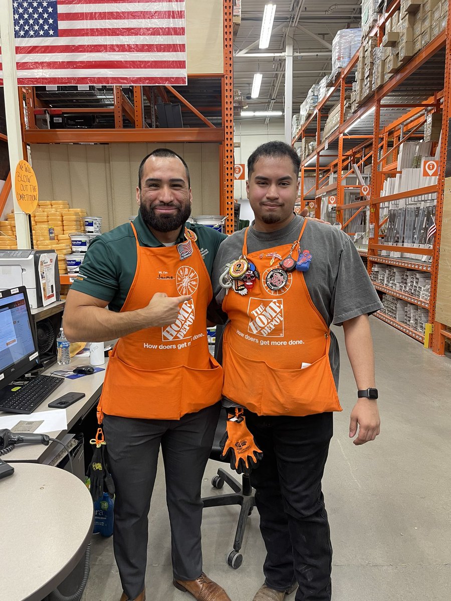 SweetCyn724's tweet photo. Andrew helping Specialty by selling a flooring install yesterday!! Awesome job! Thank you! @Fuerstenberg15 @ianfmacias @LuisSilvas0523 @JAMMartinez1323 @JaimeOrteg0522 https://t.co/T5TVWAxLG5