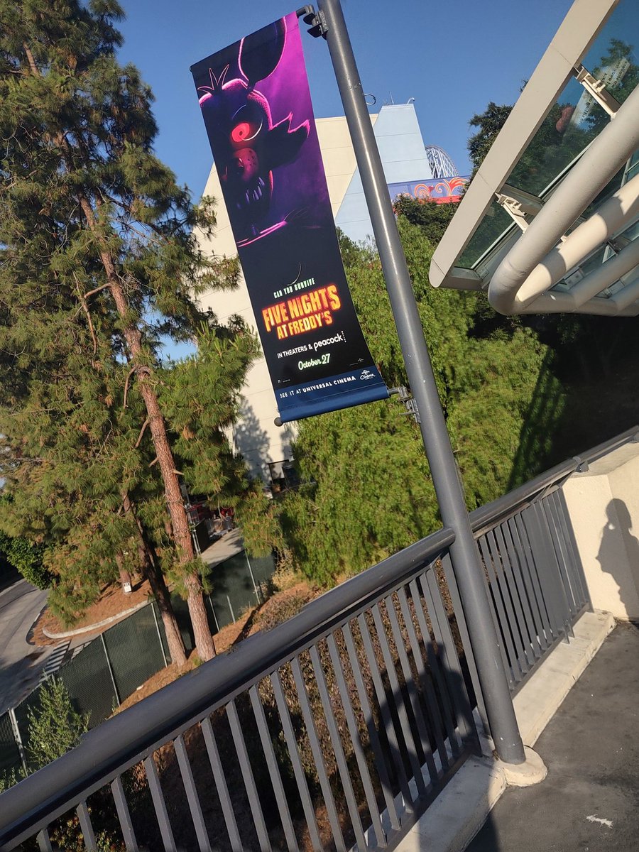 Some FNAF Movie flags were spotted in Universal Studios Hollywood!