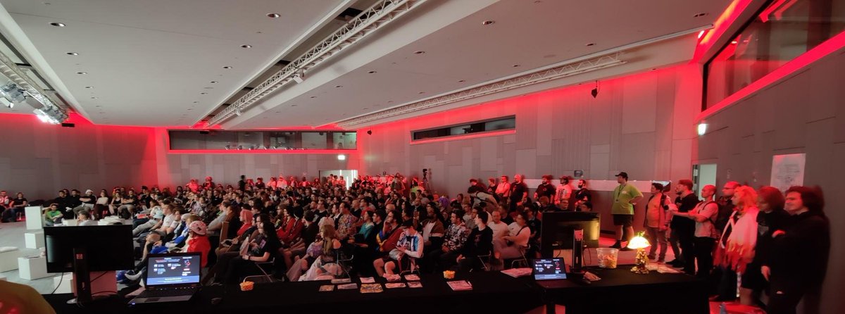 AMV_area's tweet photo. Es war wieder voll bei der Siegerehrung des #AMV Contests der #DoKomi 😊. Herzlichen Glückwunsch an alle, die gewonnen haben 🥳 https://t.co/hZz9OdFMiD