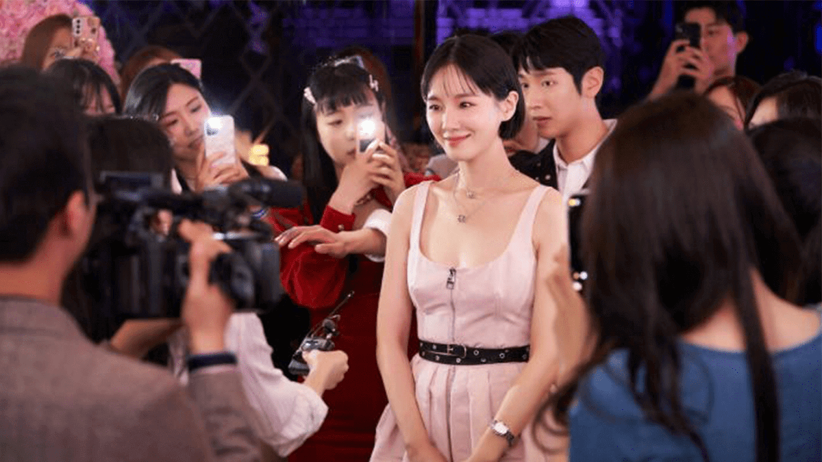 witch_drama's tweet photo. #Celebrity (2023) - Kdrama Netflix qui nous parle de l'ascension (et de la chute) d'une jeune influenceuse. Critique du monde superficiel et impitoyable de la célébrité en ligne. Dommage que la romance ne soit qu'à peine ébauchée. L'actrice #ParkGyuYoung est néanmoins bien jolie. https://t.co/ojlkwtFxNR