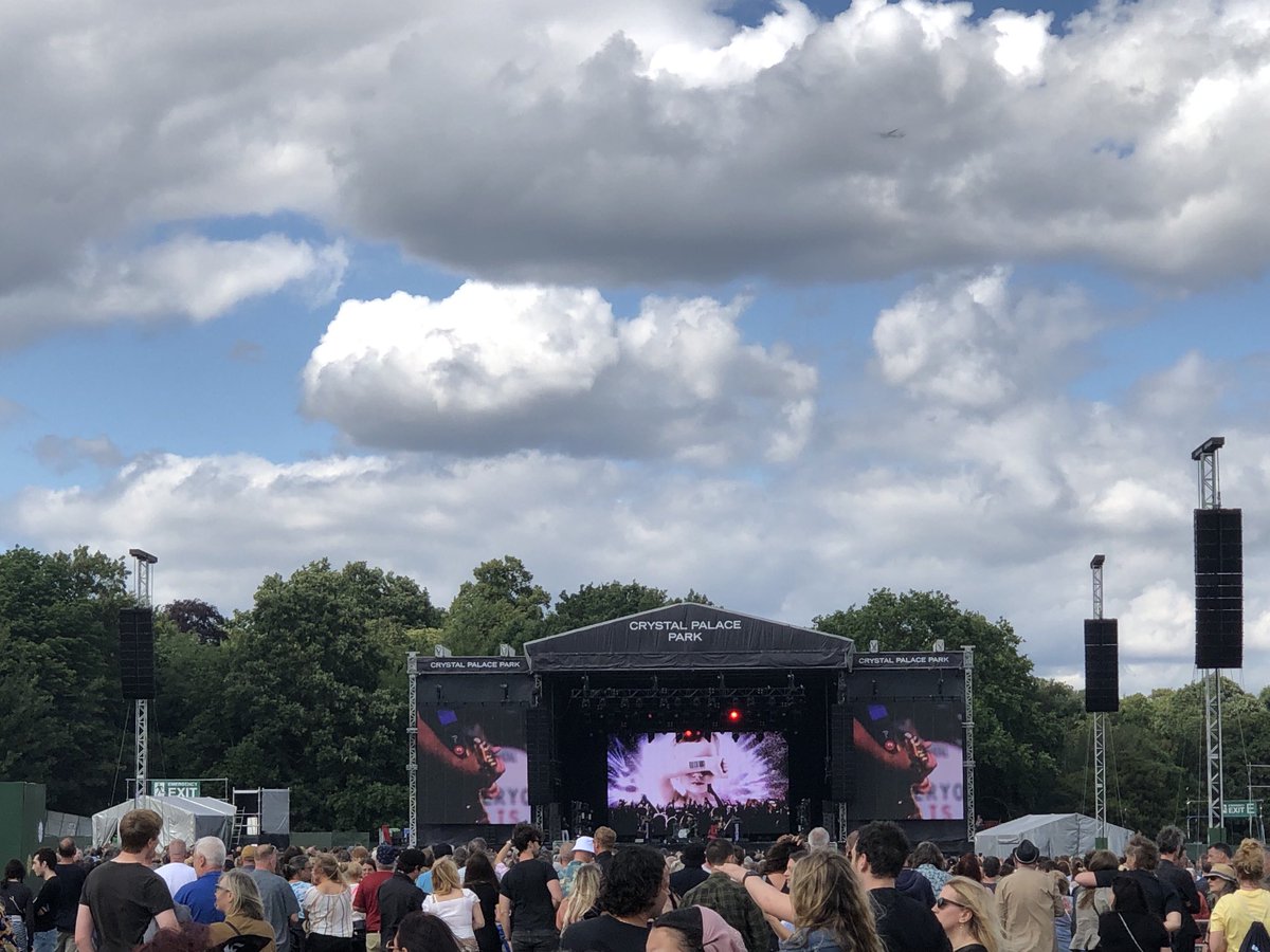 Chilling out at #dogdayafternoon Great set from ##Buzzcocks & SLF. Fab tribute to Terry Hall from #stifflittlefingers 🥰  #Blondie on at 6 then #Iggypop 🎉🎶🖤