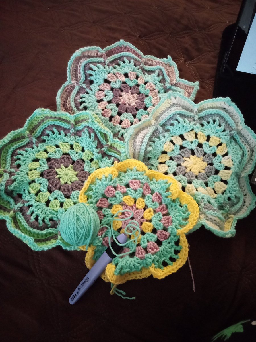 Working on mandala motifs. 🧶 #crochet #crocheting #yarn #mandalacrochet
