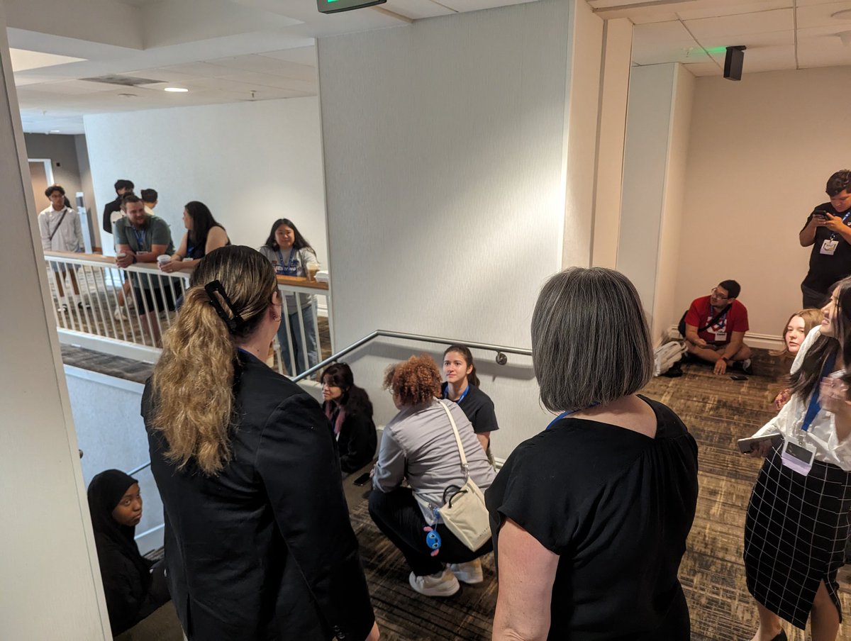 This. <a href="/Renton_Schools/">Renton Schools</a> teacher academy students &amp; staff Showing Up for each other to celebrate and support students in the <a href="/EducatorsRising/">Educators Rising</a> competition! BTW it's 9:30am!  #edrising23 #servingourcommunity