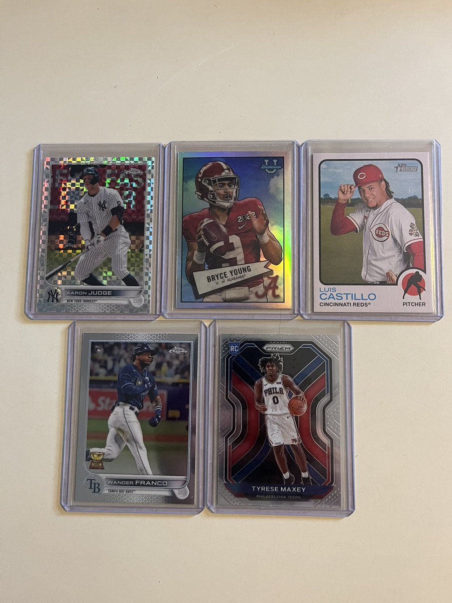 EsHobbyShop1's tweet photo. @cardboardbst $10 each shipped PWE 
CASTILLO /73 https://t.co/TYv5Tyd7rH
