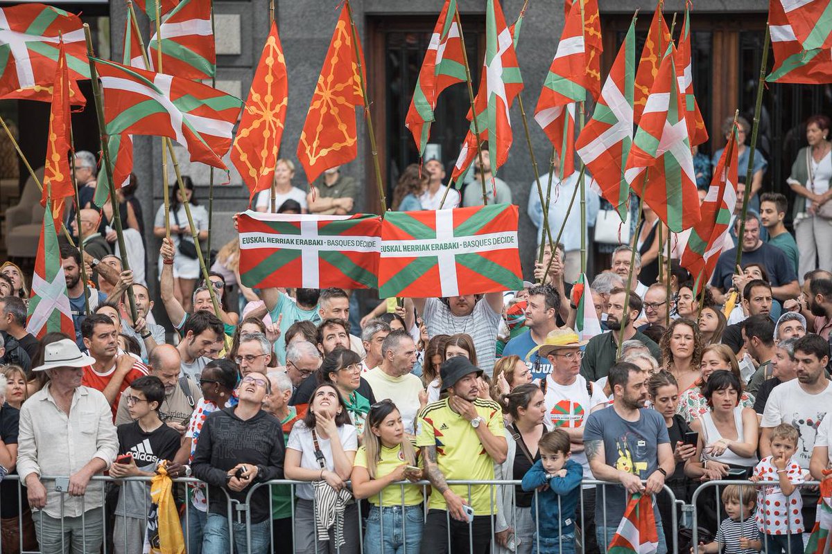 ideiazabaldub's tweet photo. Un mal día para el nacionalismo español, las identidades no se imponen por la fuerza, lo habéis podido comprobar una vez más en la etapa de hoy del Tour.
Somos una nación y como tal nos hemos mostrado ante el mundo entero.
FREEDOM FOR THE BASQUE COUNTRY!
#BasquePower
#TDF2023 https://t.co/X4tqH8CFYd