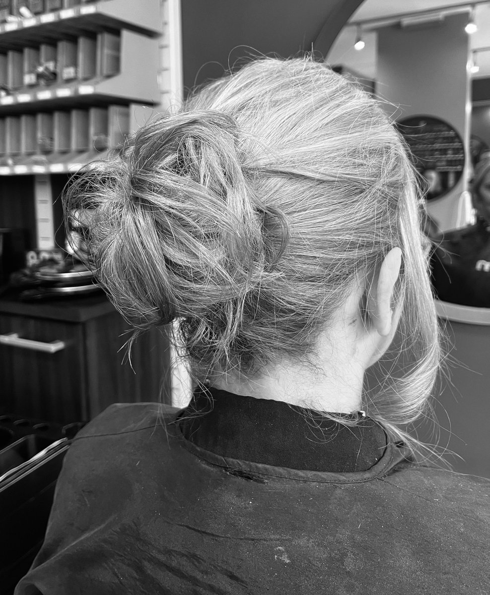 editgirl1's tweet image. #updo #weddingprep