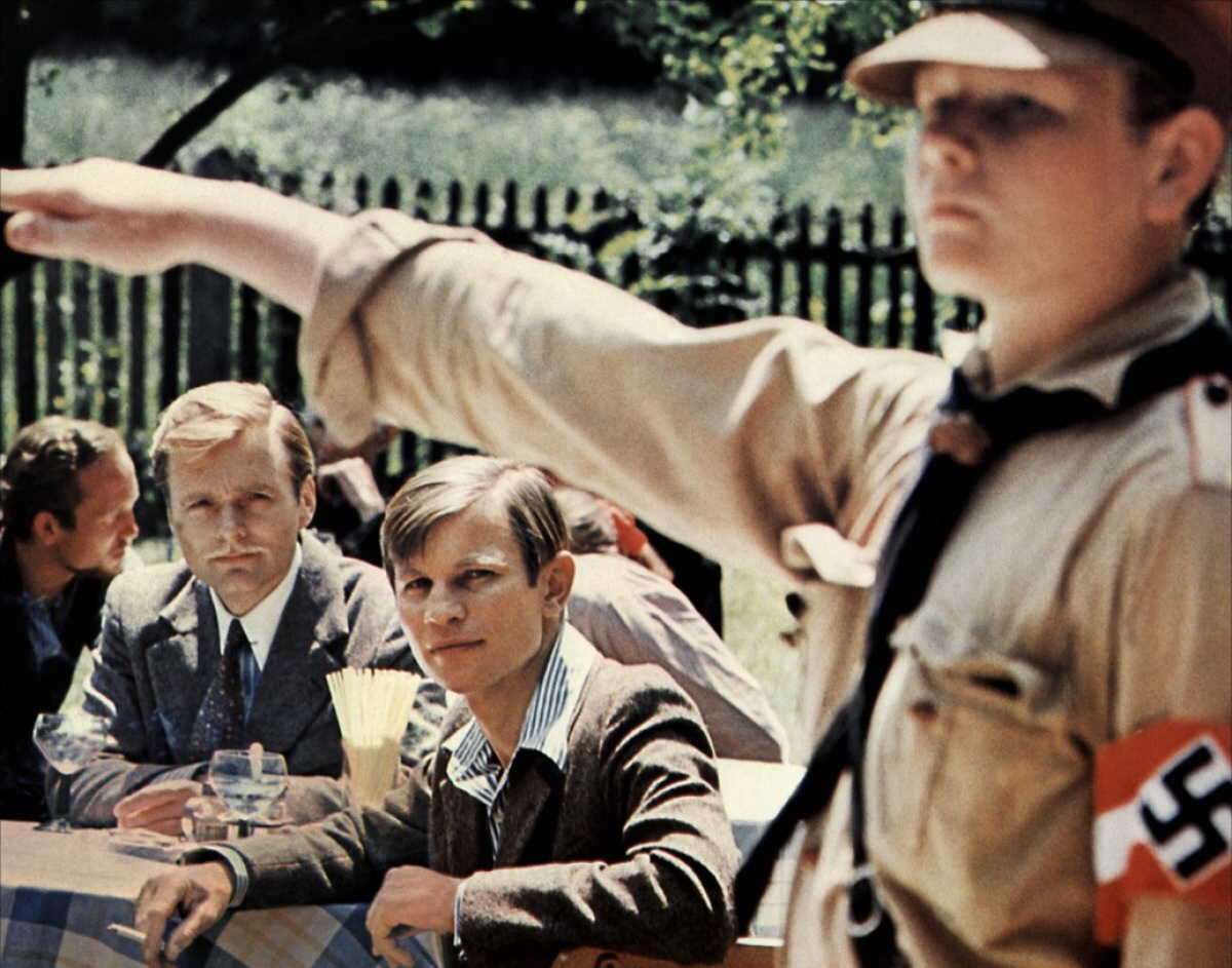 La derecha española está normalizando el odio. Odio a las mujeres, a los gais, a los inmigrantes, a los catalanes y los vascos, a la cultura, a la inteligencia, a la pobreza, a los animales. Su proyecto es un proyecto de odio a la diversidad, la solidaridad y la libertad. No