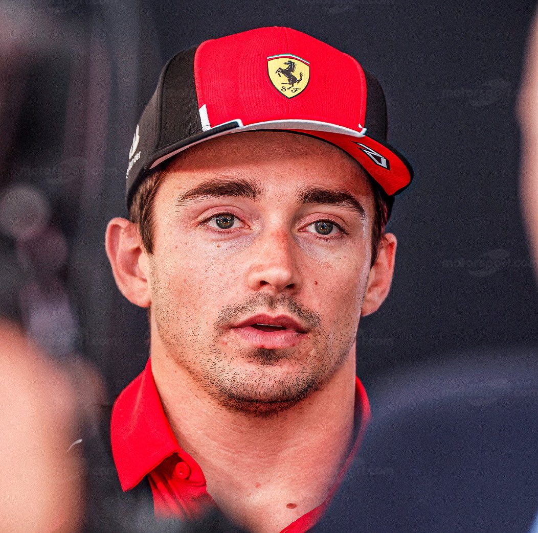 👤 Charles Leclerc 🎙️ 'Olmak istediğim seviyede değilim. Pist yarı kuru, yarı ıslak olduğunda aracı hissedemiyorum ve çok zorlanıyorum. Mazeretim yok, kendimi geliştirmeliyim.' #F1 #AustrianGP