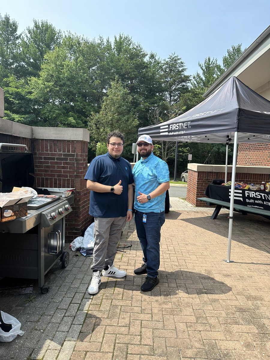 Montserrat Riddle (@monse_att) on Twitter photo Showing our first responders at Station 10 in Dale city some appreciation! <a href="/KevinMoralesDMV/">Kevin Morales</a> Showing our first responders at Station 10 in Dale city some appreciation! <a href="/KevinMoralesDMV/">Kevin Morales</a>