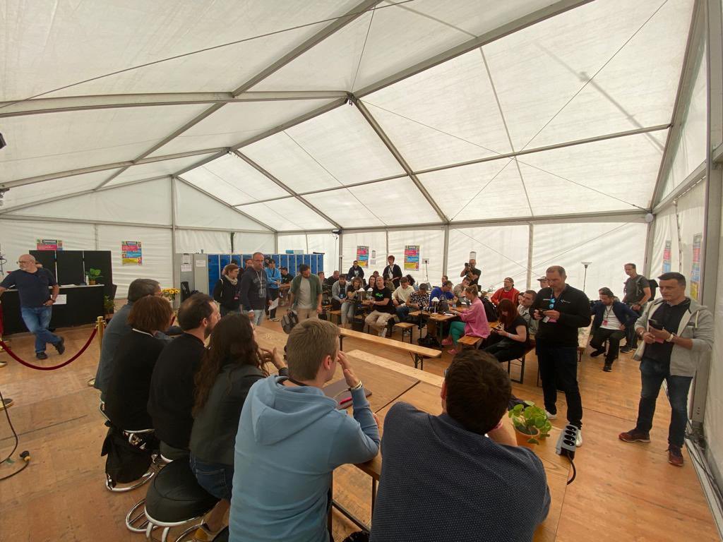 Le #mainsquare, un festival ecoresponsable. 
<a href="/ENGIEInnov/">@ENGIEInnov</a> qui réalise un audit des consommations
<a href="/SMAV62/">SMAV62 ♻️</a> qui gère les déchets
<a href="/Bus_Artis/">Réseau Artis</a> et <a href="/GrandArras/">Com. Urbaine Arras</a> pour transporter gratuitement en navette 
<a href="/MainSquareFest/">Main Square Festival</a> pour la vaisselle durable