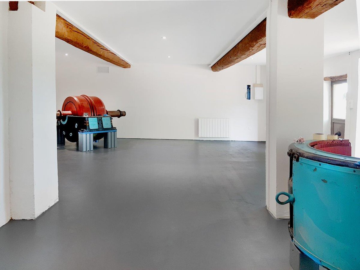 Et voilà, le nouvel accueil du musée Ampère est terminé.
Il n'y a plus  qu'à mettre le mobilier et la boutique.
Cela s'accompagne d'un nouveau parcours des visiteurs dès la semaine prochaine.
