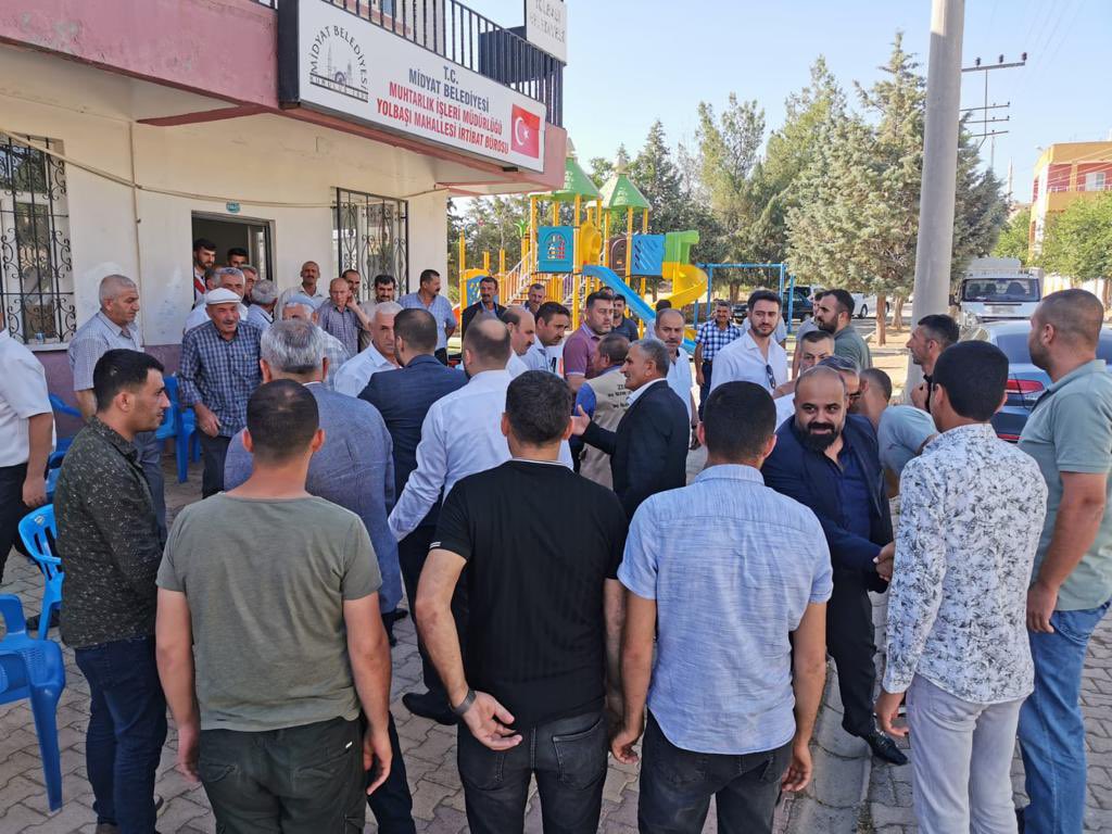 Midyat İlçe Başkanımız Sayın Atilla Yarış ve teşkilatımızla birlikte, Yolbaşı Mahallesi Muhtarı Sayın Abdulgani Tekin ve değerli vatandaşlarımızla bayramlaşmada bir araya geldik. İlgilerinden dolayı kendilerine teşekkür ediyoruz. #HayırlıBayramlar