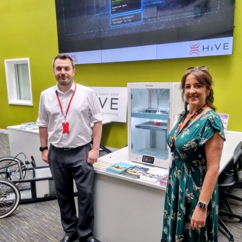 Great to see the launch of <a href="/ebbwfawr/">Ebbw Fawr 3-16</a>'s HiVE Hub today, thanks to support from our #TechValleys programme.

We want to inspire the next generation of engineers, giving our young people the skills they need for work in cutting-edge industries.