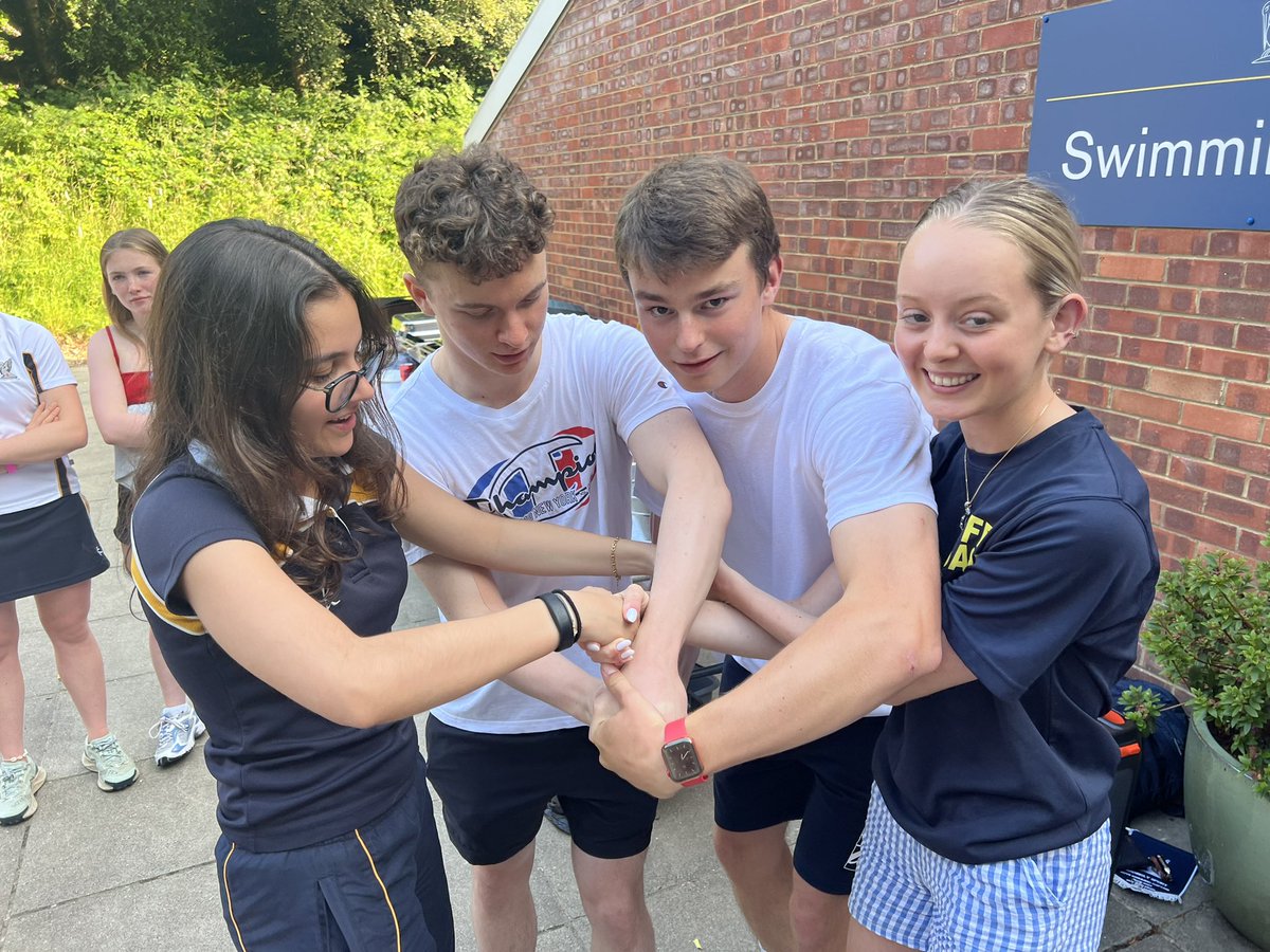 Changing of the guard. Saying goodbye to our 2022/23 Captains and welcoming our new ones #ArdinglySwimSquad