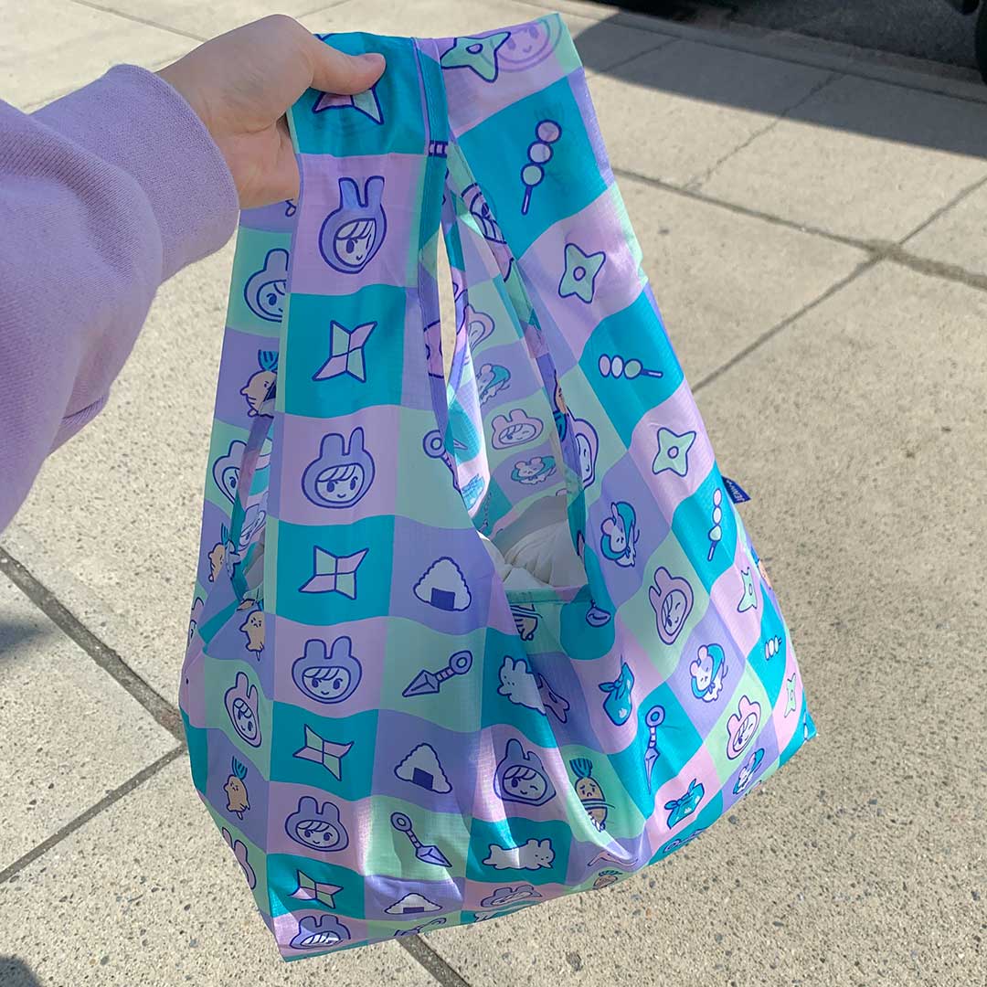 I made some foldable tote bags!! 🩷💜They'll be on my shop tonight at 8pm PST.