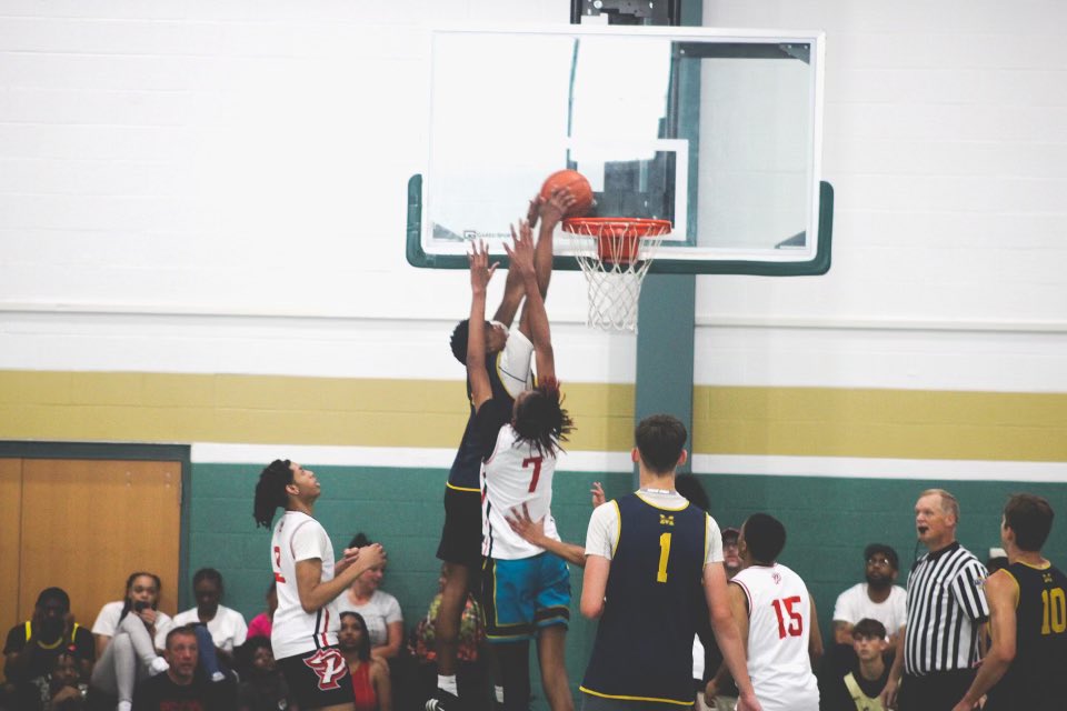 JamesMoe2000's tweet photo. 6’9 🤷🏾‍♂️🤷🏾‍♂️?? He can get it too!! @Tyroneelmore1  ain’t taking no prisoners!!!!!! https://t.co/WnZjF1HZHy