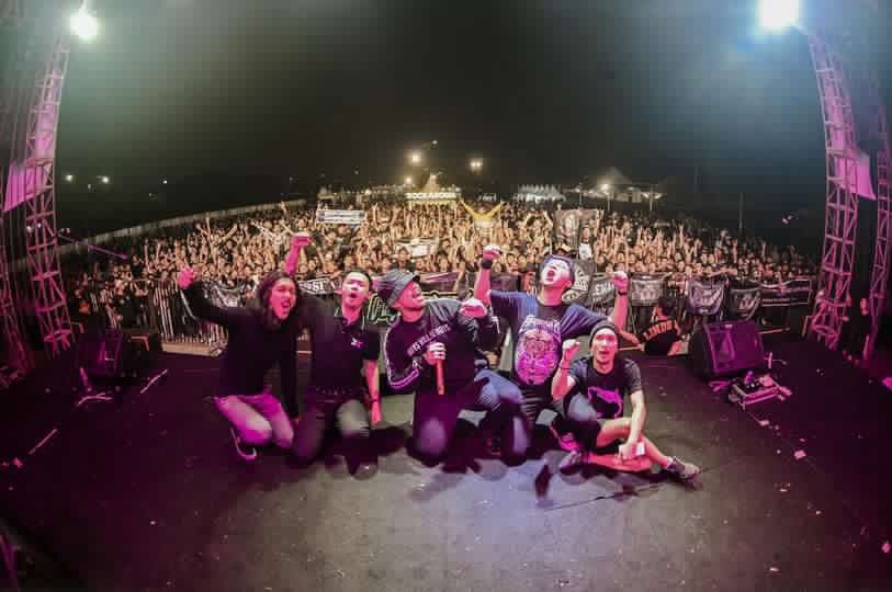 COMRADES★SLEMⒶN (@comrades_sleman) on Twitter photo 📍SEMARANG 11-07-2023❤️🔥🔥
Event : <a href="/ShowcaseEvent/">ig: @ShowcaseEvent</a>
📸: <a href="/marioramadhan28/">Mario Ramadhan</a>
#rebellionrose #punk 📍SEMARANG 11-07-2023❤️🔥🔥
Event : <a href="/ShowcaseEvent/">ig: @ShowcaseEvent</a>
📸: <a href="/marioramadhan28/">Mario Ramadhan</a>
#rebellionrose #punk
