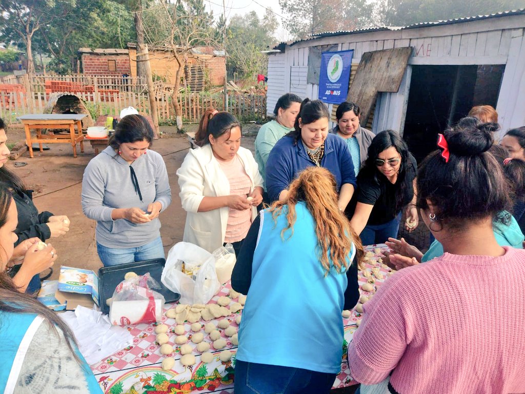 Mañana de Sábado junto a la Agrupación AD❤MIS en el Merendero "Los Peques" del B° Porvenir 2,Posadas. 
Chocolatada y unas ricas masas dulces para del desayuno de la gurisada.
¡Gracias Normita por recibirnos siempre! 
<a href="/ADOMIS_Misiones/">ADOMIS_Misiones</a> <a href="/cjdechat/">Christian Dechat</a>
<a href="/grillo141/">Ruben Dario</a> <a href="/robertoadrian82/">Roberto Adrian</a>