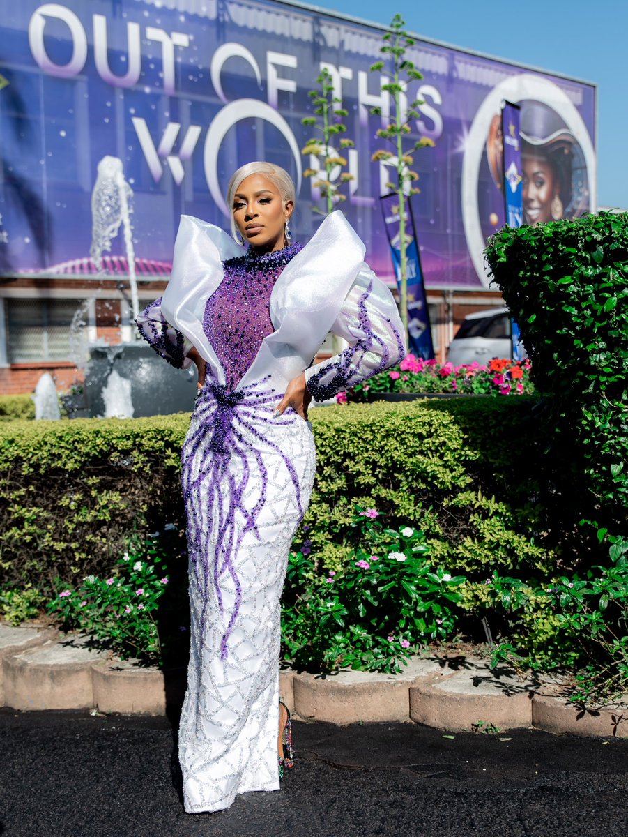 Guys guys lalelani….
 I won BEST DRESSED FEMALE AT THE <a href="/HWBDurbanJuly/">Hollywoodbets Durban July</a> !!!!!