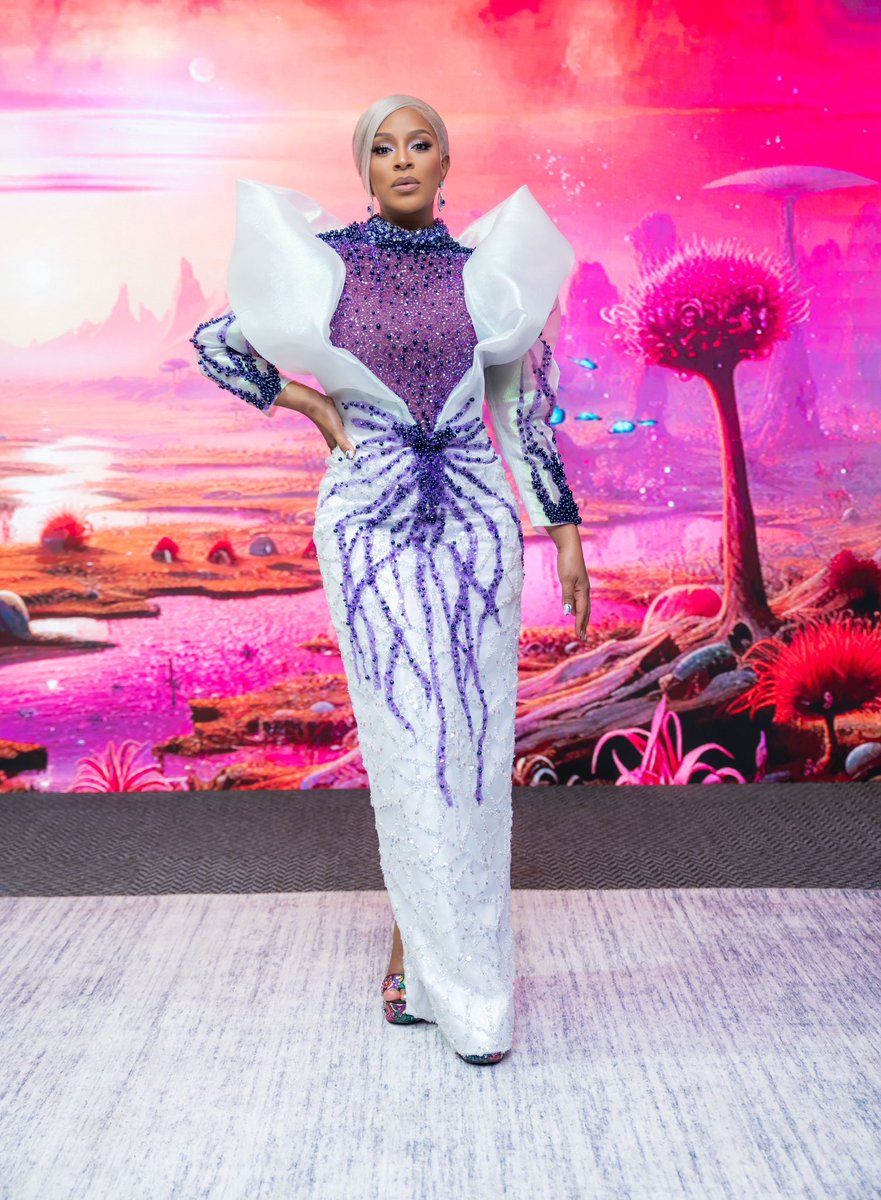 JessicaNkosi's tweet photo. Guys guys lalelani….
 I won BEST DRESSED FEMALE AT THE @HWBDurbanJuly !!!!! https://t.co/CrHvyEFzUm