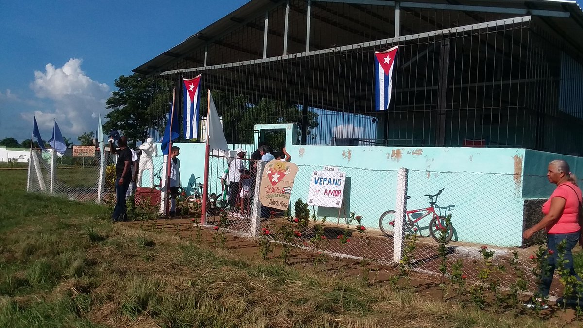 ILospalacios's tweet photo. Bello espectáculo se esta realizado en el municipio #LosPalacios #PinardelRío con el inicio del #VeranoConAmor . #70Moncada @CAMLosPalacios1 @AlieskyPita @AliuskaCarballo @AmppLosPalacios @CMontiller @YamileRamosCord @DaniellysSanch6 https://t.co/5Erv6DohRw