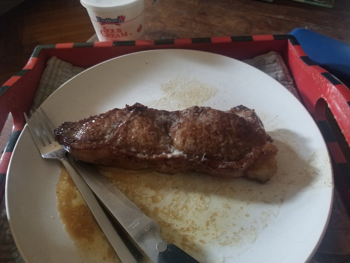 RhanBlaze's tweet photo. My first time having beef from New Zealand. Let's see what it's like...especially with that sour cream. Has anyone else had New Zealand beef? Any noticeable differences? ๐๐ฝ๐ฅฉ #carnivore #gotSteak #OnlyMeats #kitchenbully #MondayMood #carnivorediet #HealthyEating https://t.co/400MqRN98W