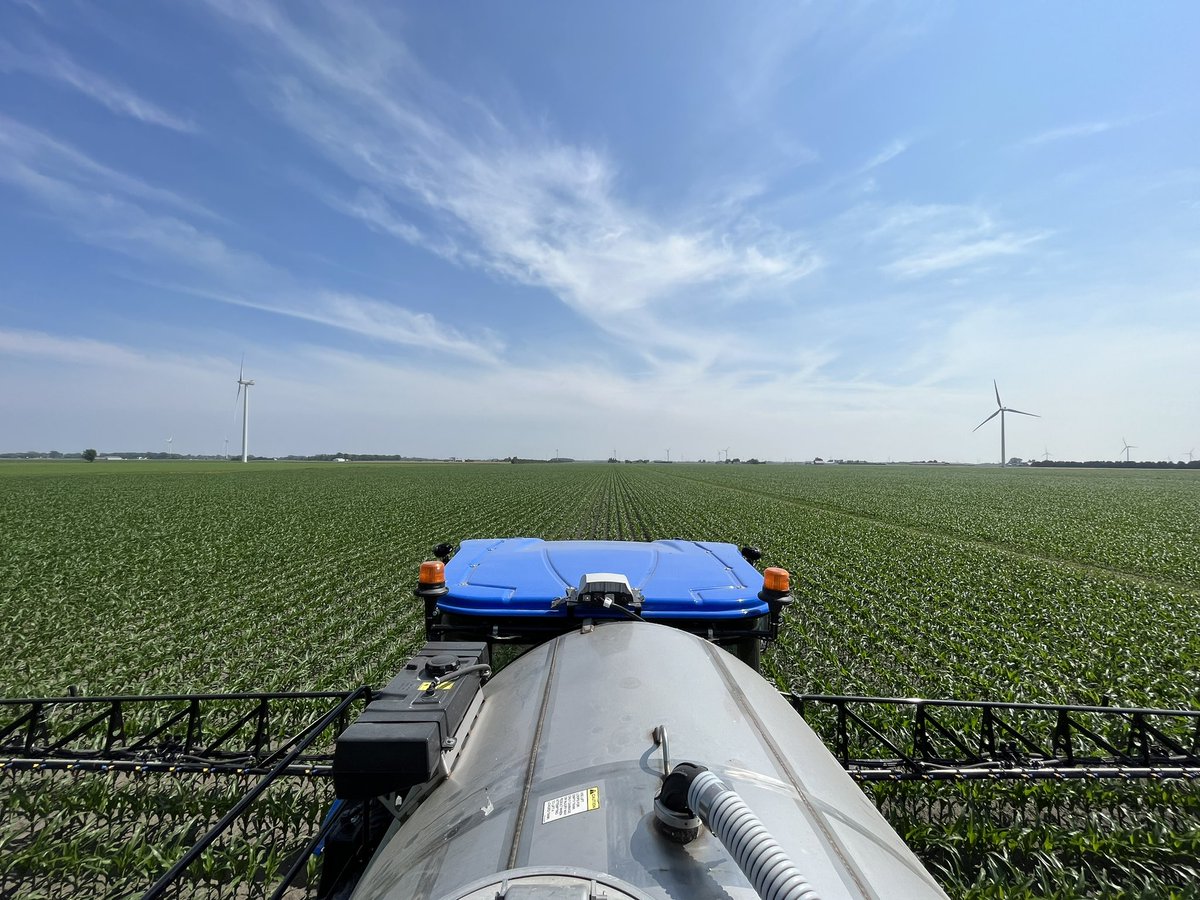 Quick foliar pass to keep these corn and bean fields happy. Loving how things are looking #ontag