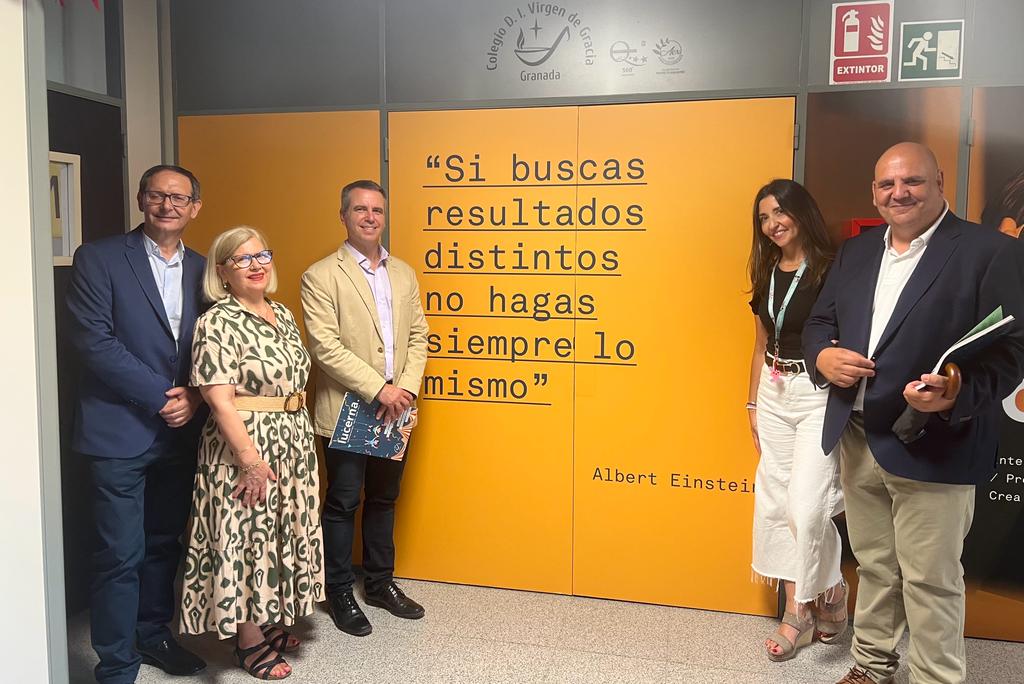 C_ESCOLAR_AND's tweet photo. Hoy visita al Colegio Virgen de Gracia, con un enfoque pedagógico inspirado en Montessori. De Infantil a Secundaria trabajan un proyecto todo el año, con materiales propios y el libro como referencia. En clase, ausencia de mesa de profesor y agrupación de alumn@s en rincones.👨‍🎓👩‍🏫 https://t.co/Pb0QlBfs2Y