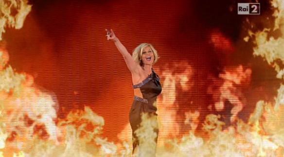 Cinguetterai's tweet photo. L’isola dei famosi l’hanno affondata ed è morta.
C’è solo una donna e una rete che possono far riemergere il programma.

#isola #SimonaVentura https://t.co/TfFrejSe27
