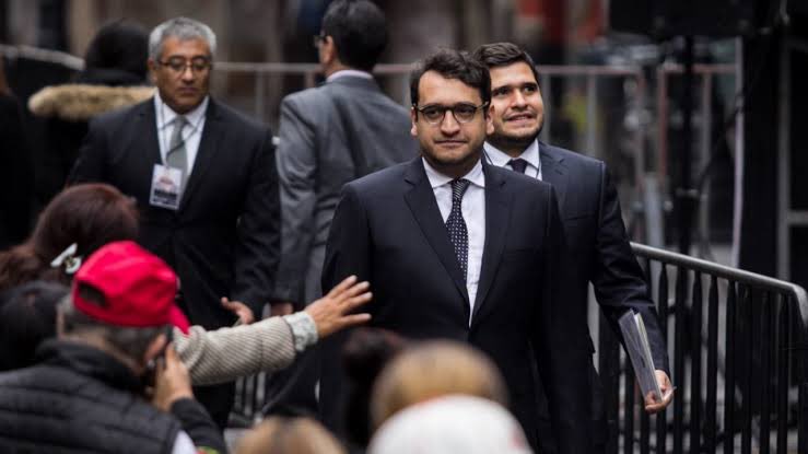 MexicoPublica's tweet photo. Primera propuesta de Ebrard: Crear la Secretaría de la 4T a cargo de ‘Andy’ López Beltrán

Marcelo Ebrard dijo que el objetivo de la nueva Secretaría -a cargo del hijo de AMLO- será ‘construir sobre el legado’ que dejará Andrés Manuel López Obrador https://t.co/vesuJ60deg