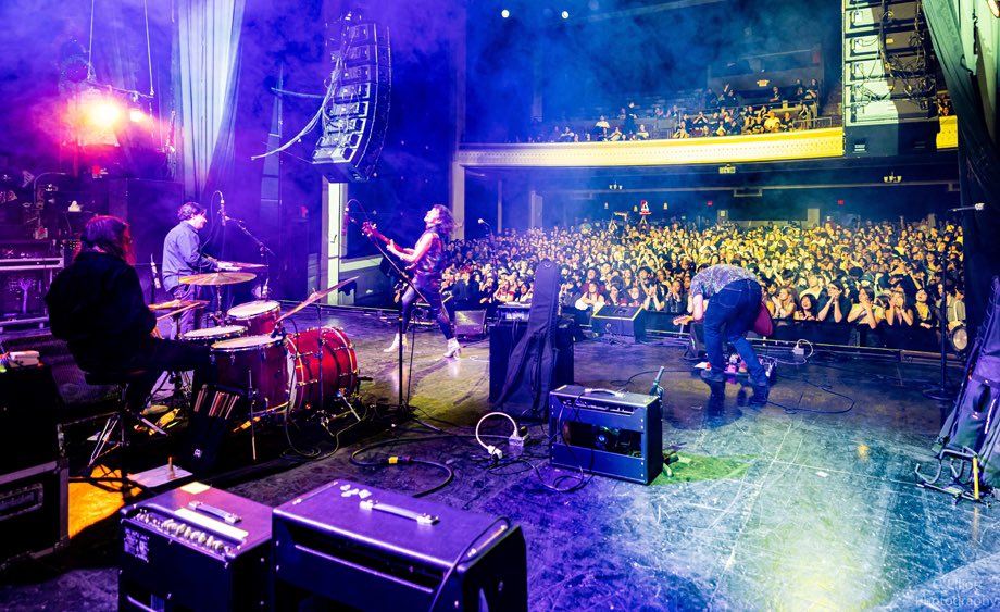 Some stand still or let smoke <a href="/TheRialtoTucson/">Rialto Theatre</a> <a href="/beabad00bee/">beabadoobee</a> #tbt
