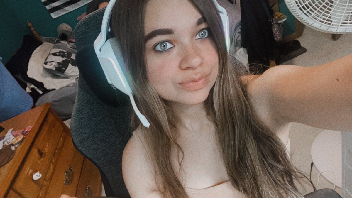 I’m live!

Happy Monday! Time to get railed by killers on #DeadbyDaylight with friends!💜

Come on out and hangout! Follower Goal 3015/3500!

#SmallStreamerCommunity #SupportSmallerStreamers #TwitchSmallStreamers 

Twitch.tv/lexxicharms