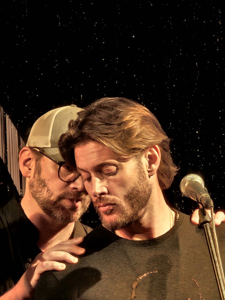 So happy I was there and that I could take these pictures! That was absolutely amazing!!! #jib13 @JusInBelloCon #SPNFamily ❤️😍