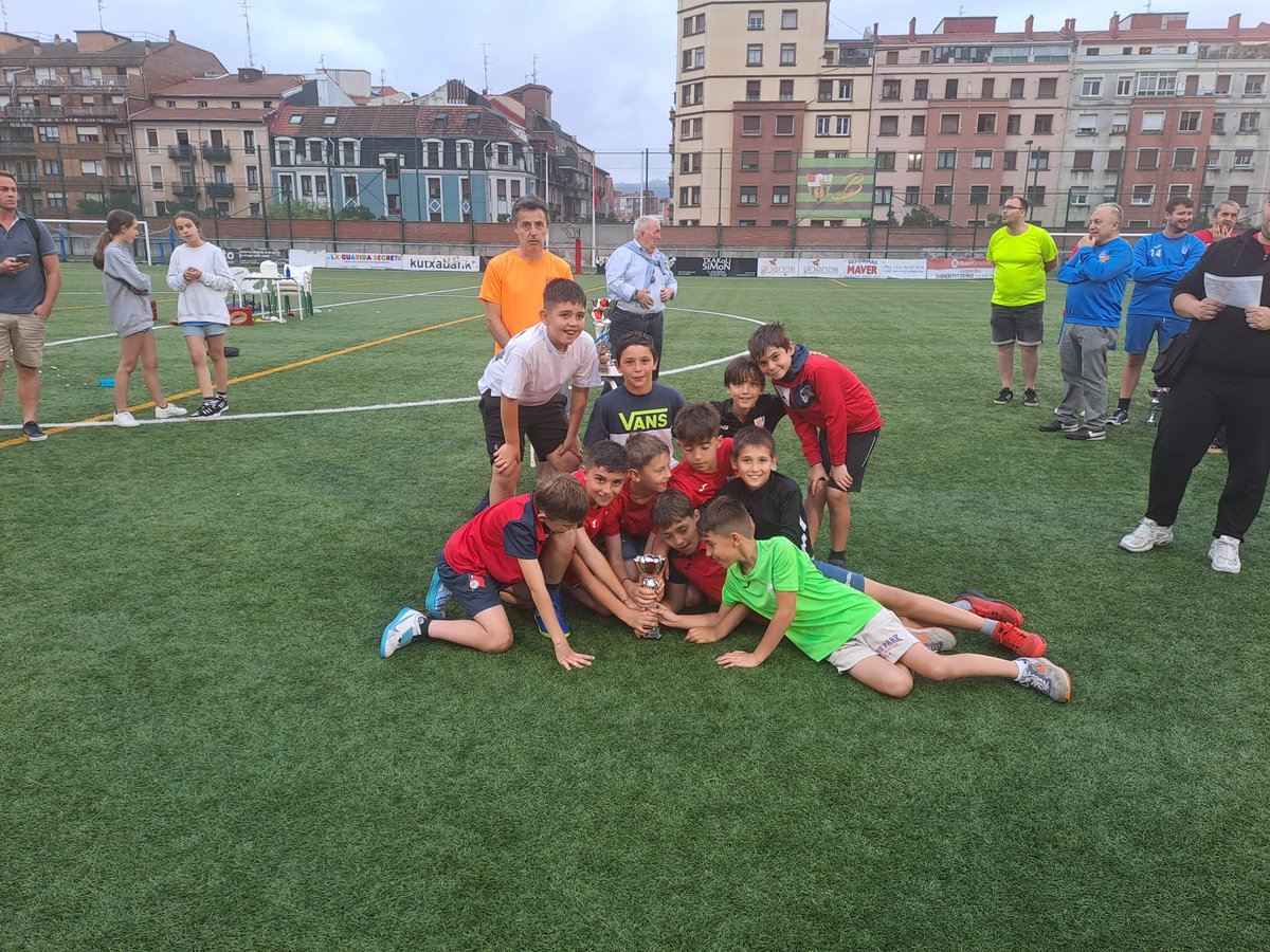 indautxu_sd's tweet photo. #TxusPereda @RomoFCoficial  campeón en categorías 2013 y 2014 https://t.co/0nHAZEVV70