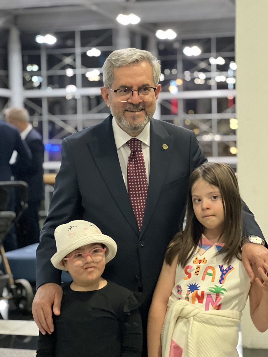 Ankara üniversitesi rektörü Sayın <a href="/necdetunuvar/">Necdet Ünüvar</a> ile kızım ve hocamızın torunu.