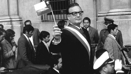 gpattonchile's tweet photo. Digamos la cosas como son:

La "UP" de Allende ya era un completo fracaso mucho antes de que Pinochet llegara al poder...

Fin

#maite #pincoya #bancocentral #CorreosdelaPandemia #yeomans #luli #boric #BoricUnPeligroparaChile #Boricestamoscontigo #pincoya https://t.co/AvkWIHgtJT