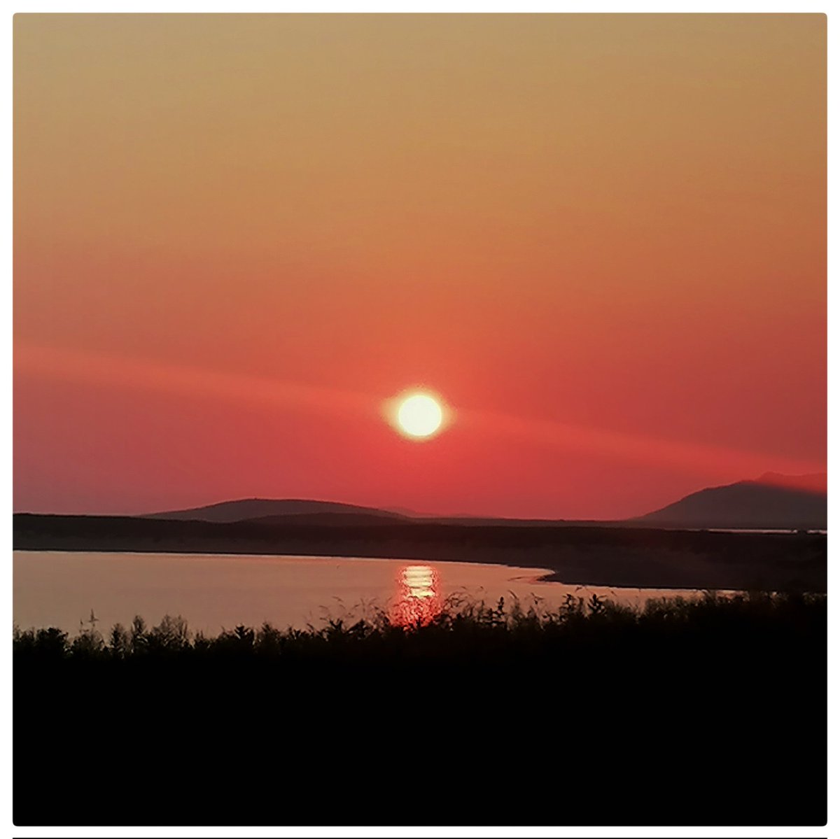 Sunrise on Benbecula.

Hauwei P30 lite. 

#APSmartphonePicoftheWeek
#smartphonephotography