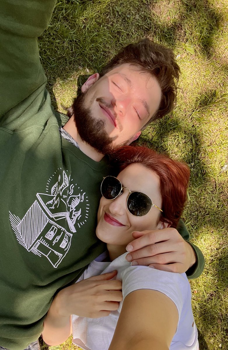 holasoyirade's tweet photo. Amo muchísimo al chavalito este que me hace reír y me pone cara de tonta de verdad es una de mis personas favoritas en el mundo y me hace la vida más bonita y más fácil y estoy un poco triste porque ya no estamos de vacachione en nuestra burbuja y la vida adulta sigue pero bue https://t.co/Vx91iVMM3N