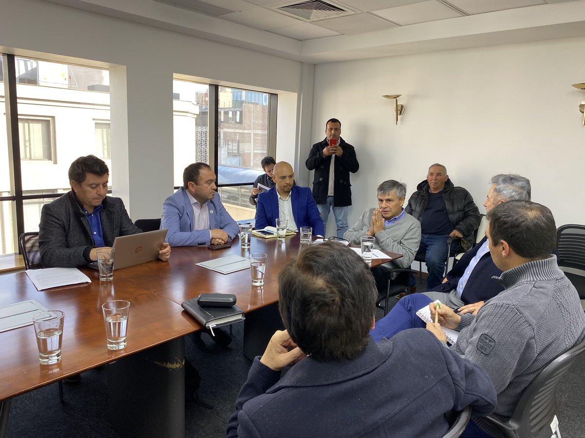 subtel_chile's tweet image. 📡 Hoy el subse @claudioarayasm se reunió con el diputado @cosme_mellado y autoridades locales de la región de O’Higgins, para ahondar en los proyectos de conectividad digital en las diferentes comunas y localidades. 

¡Presentes por un #ChileMejorConectado! ✨