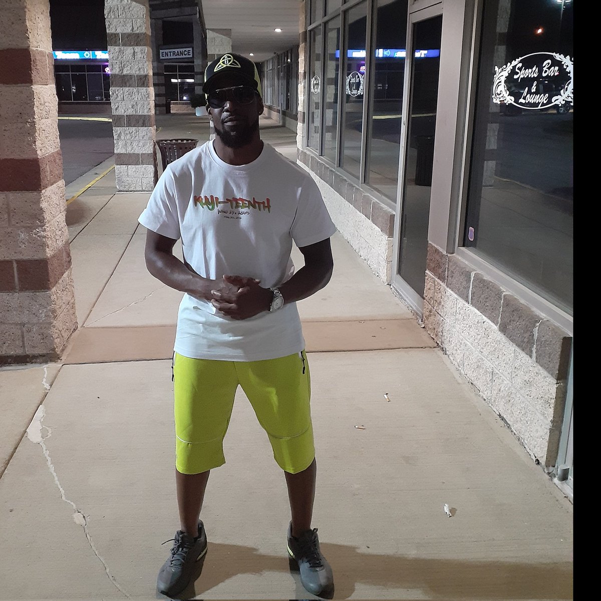 justcheez12's tweet photo. #cum fuck wit me #ladies 👏💪!!
#Cheez #DMV #steppedout
#HappyJuneteenth #drunknight https://t.co/aDYlQLN3yn