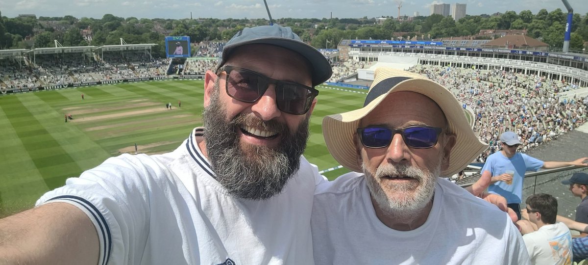 shellster_dan's tweet image. Day 4 of the first #Ashes2023 with my old man - what a magnificent day's play